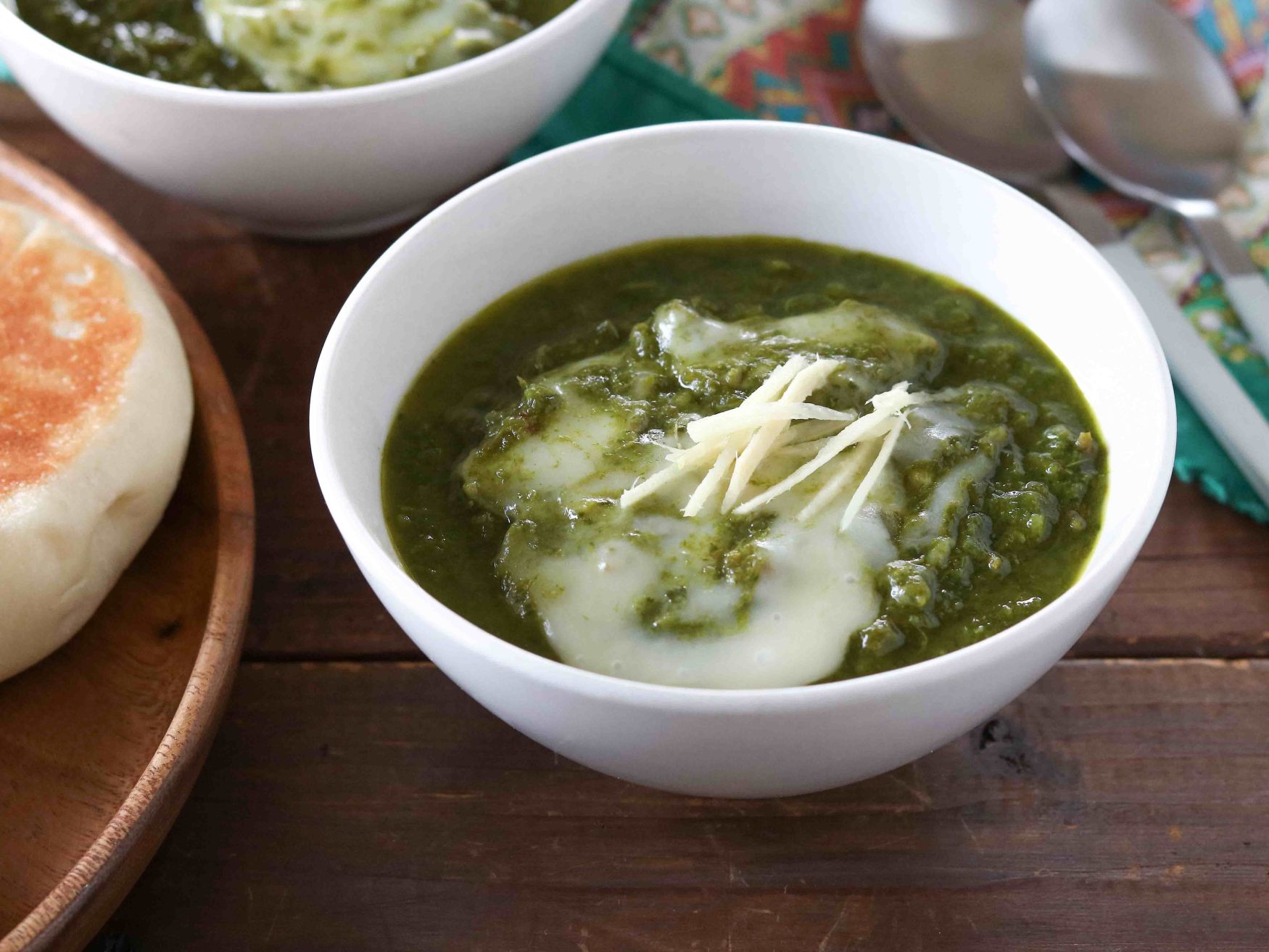 とろけるモッツァレラの本格ほうれん草のインドカレー