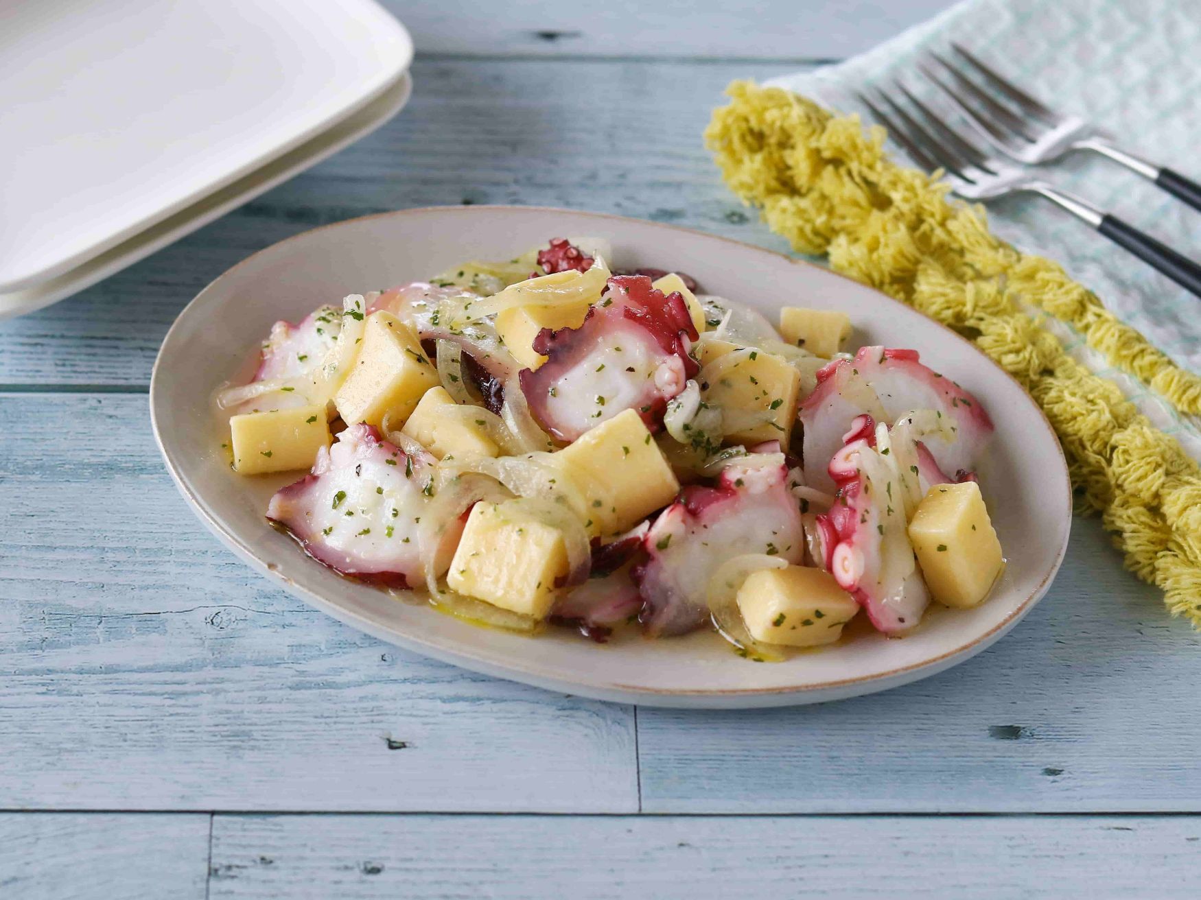 たことチェダーチーズのマリネ