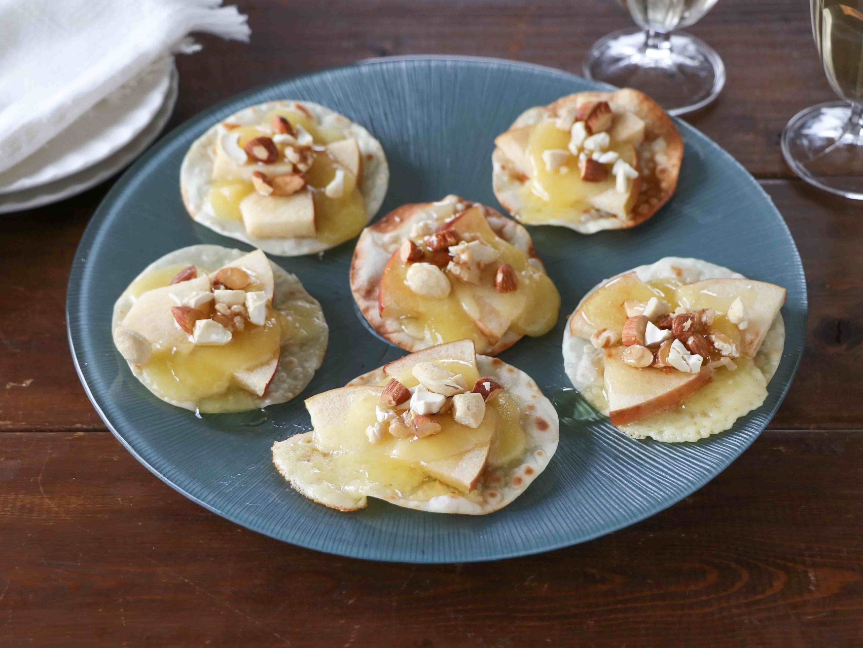 餃子の皮でデザートピザ りんごとチーズ