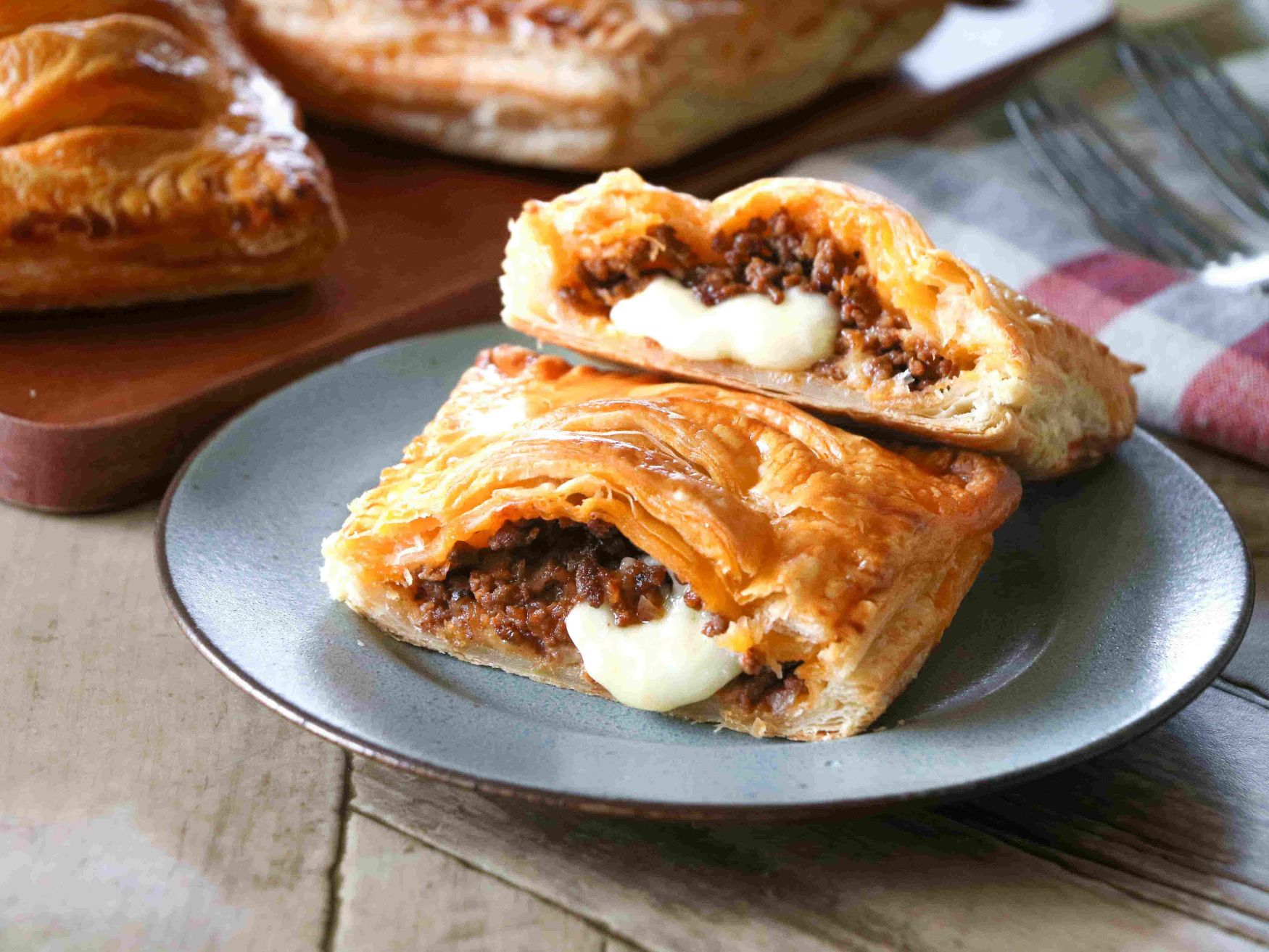 チーズ入りミートパイ