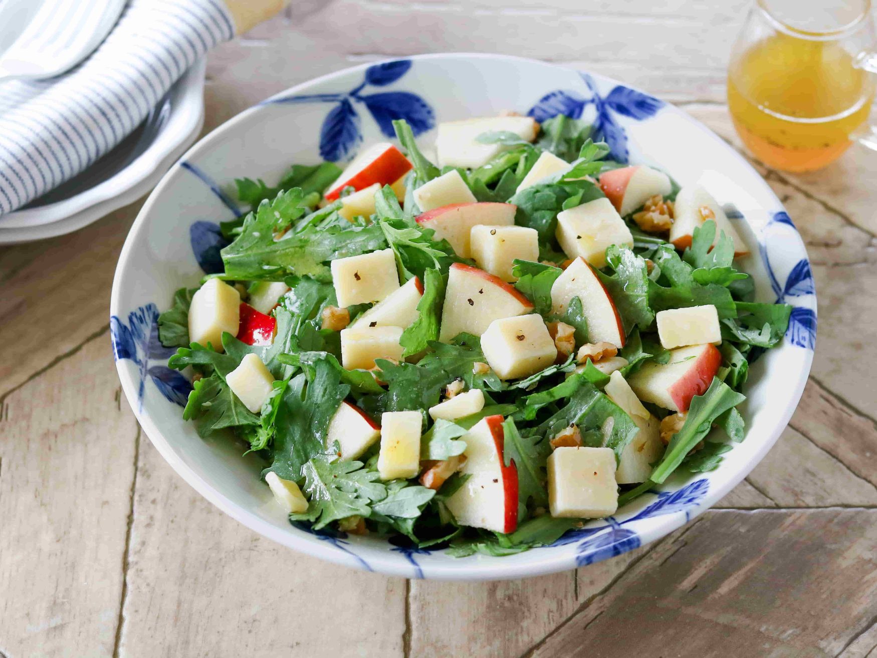 春菊とりんごとチーズのサラダ